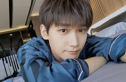 月七 邢昭林戀愛(ài)了 女友酒店穿浴袍迎接,看清顏值,這誰(shuí)不心動(dòng)